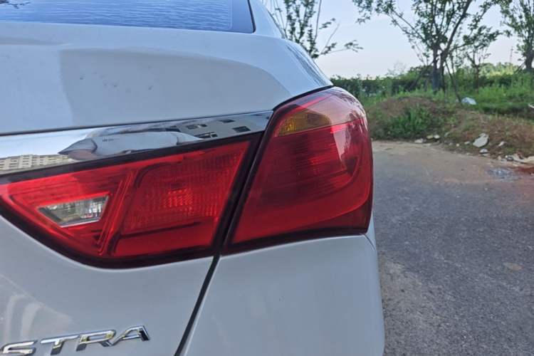 Used Hyundai Mistra 2014 1.8L Automatic Smart GLS Right Rear Taillight
