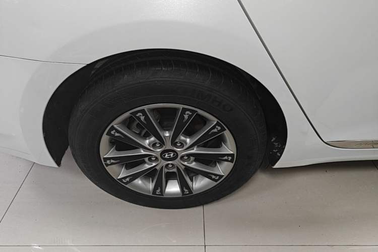 Used Hyundai Mistra 2014 1.8L Automatic Smart GLS Right Rear Wheel Hub