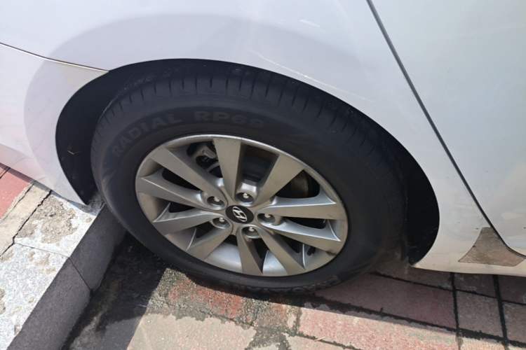 Used Hyundai Mistra 2014 1.8L Automatic Smart GLS Right Rear Wheel Hub