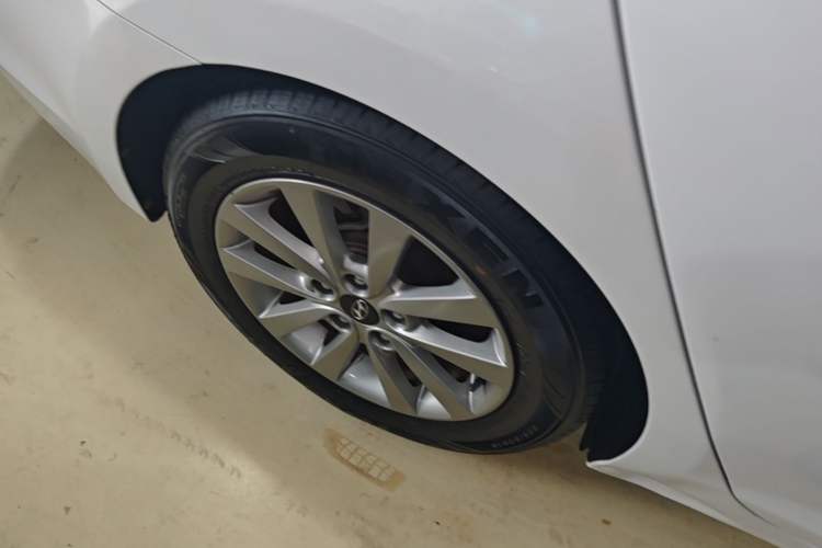Used Hyundai Mistra 2014 1.8L Automatic Smart GLS Right Rear Wheel Hub