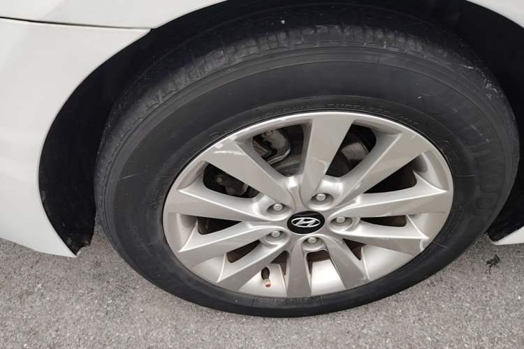 Used Hyundai Mistra 2014 1.8L Automatic Smart GLS Right Rear Wheel Hub