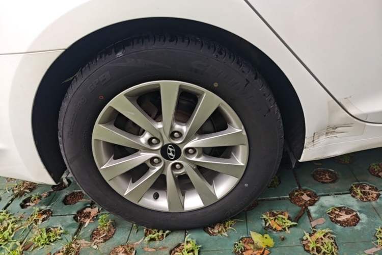 Used Hyundai Mistra 2014 1.8L Automatic Smart GLS Right Rear Wheel Hub