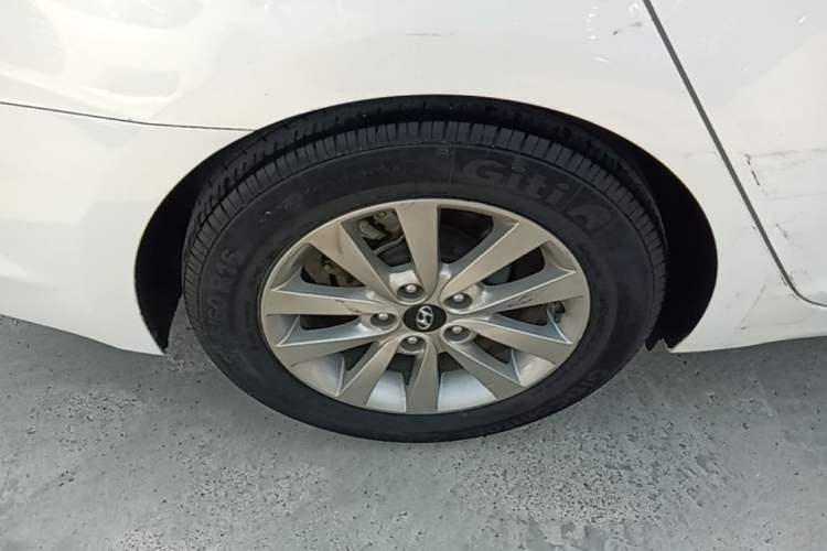 Used Hyundai Mistra 2014 1.8L Automatic Smart GLS Right Rear Wheel Hub
