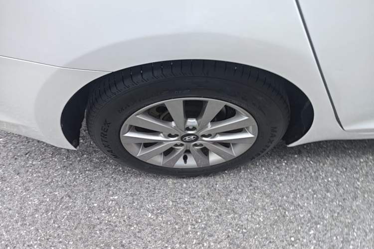 Used Hyundai Mistra 2014 1.8L Automatic Smart GLS Right Rear Wheel Hub