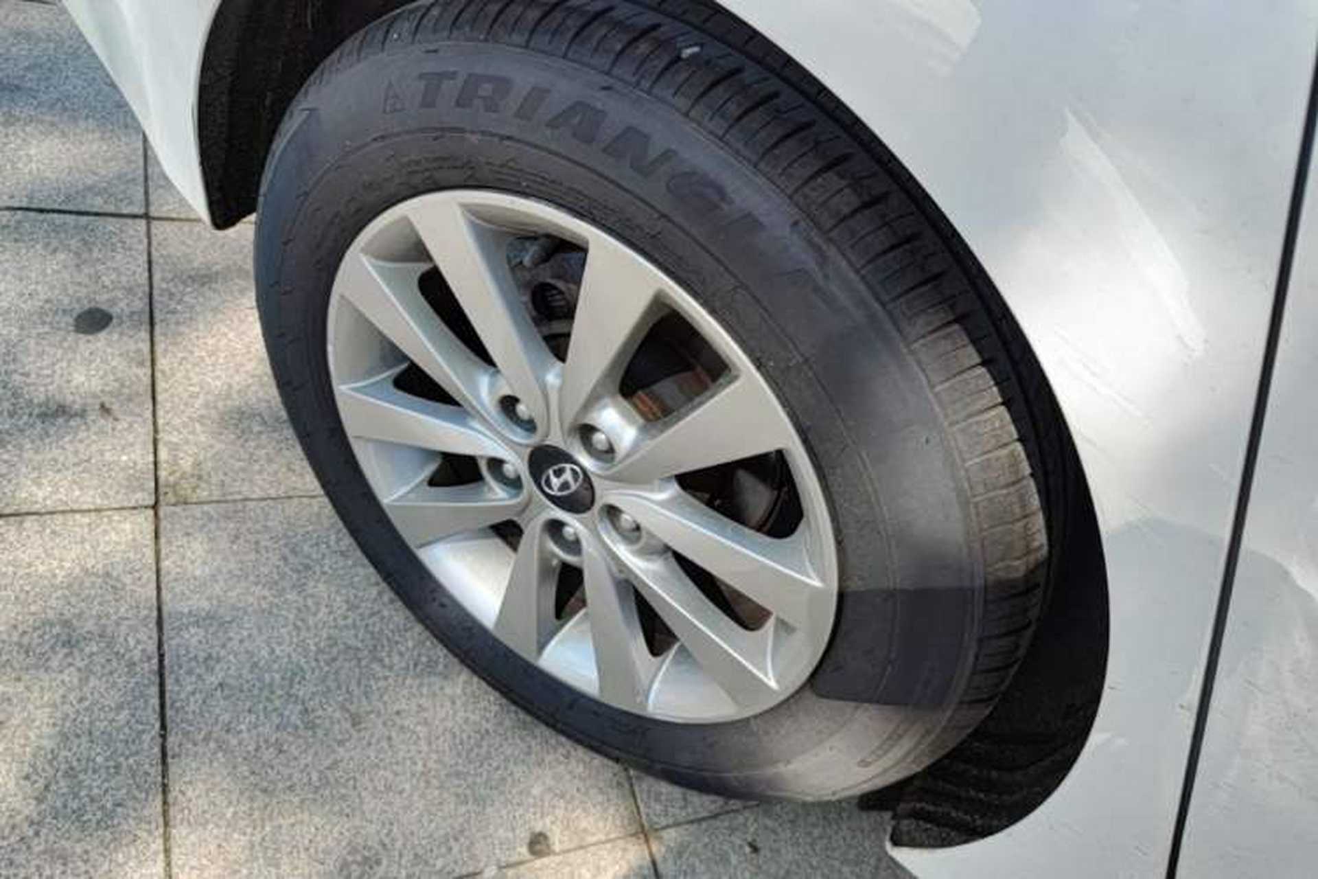 Used Hyundai Mistra 2014 1.8L Automatic Smart GLS Right Rear Wheel Hub