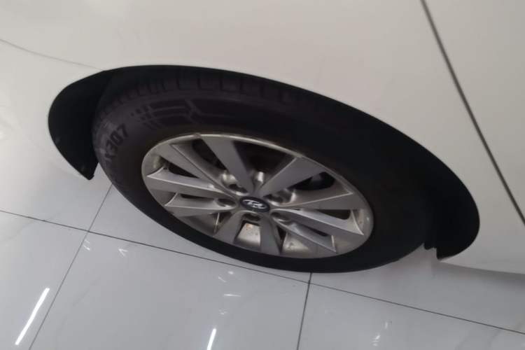 Used Hyundai Mistra 2014 1.8L Automatic Smart GLS Right Rear Wheel Hub