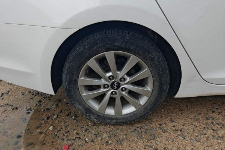 Used Hyundai Mistra 2014 1.8L Automatic Smart GLS Right Rear Wheel Hub