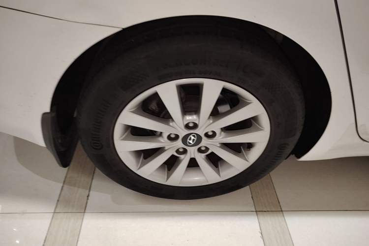 Used Hyundai Mistra 2014 1.8L Automatic Smart GLS Right Rear Wheel Hub