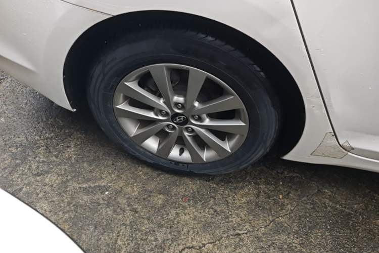 Used Hyundai Mistra 2014 1.8L Automatic Smart GLS Right Rear Wheel Hub