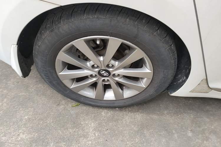 Used Hyundai Mistra 2014 1.8L Automatic Smart GLS Right Rear Wheel Hub