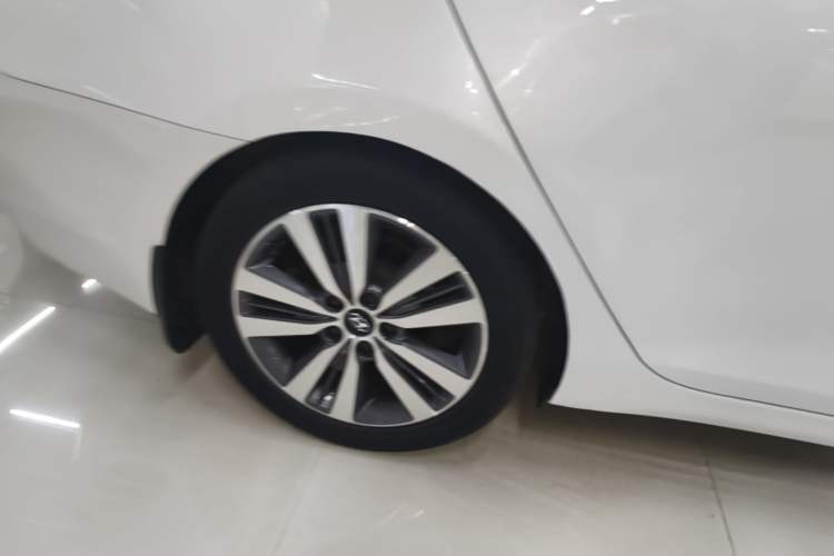 Used Hyundai Mistra 2014 1.8L Automatic Smart GLS Right Rear Wheel Hub