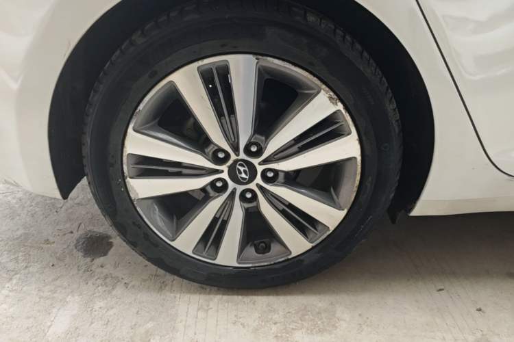 Used Hyundai Mistra 2014 1.8L Automatic Deluxe DLX Model Right Rear Wheel Hub