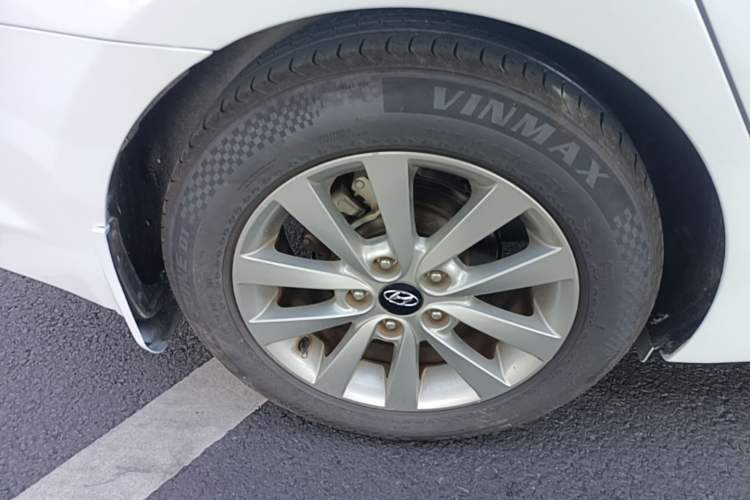 Used Hyundai Mistra 2014 1.8L Automatic Smart GLS Right Rear Wheel Hub