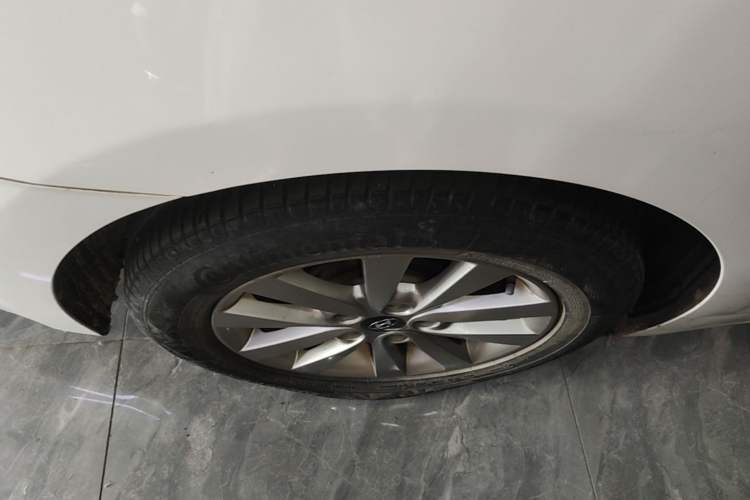 Used Hyundai Mistra 2014 1.8L Automatic Smart GLS Right Rear Wheel Hub