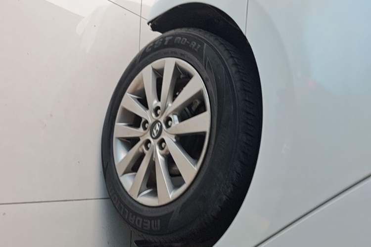 Used Hyundai Mistra 2014 1.8L Automatic Smart GLS Right Rear Wheel Hub