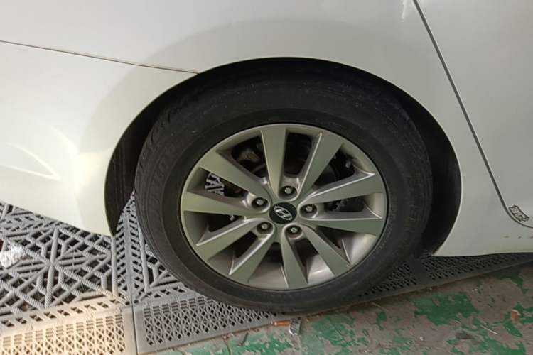 Used Hyundai Mistra 2014 1.8L Automatic Smart GLS Right Rear Wheel Hub