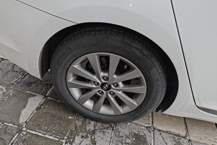 Used Hyundai Mistra 2014 1.8L Automatic Smart GLS Right Rear Wheel Hub
