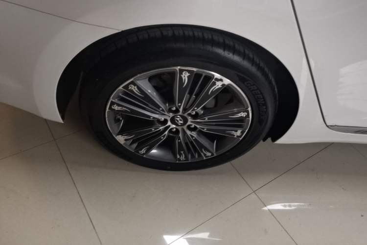 Used Hyundai Mistra 2014 1.8L Automatic Deluxe DLX Model Right Rear Wheel Hub
