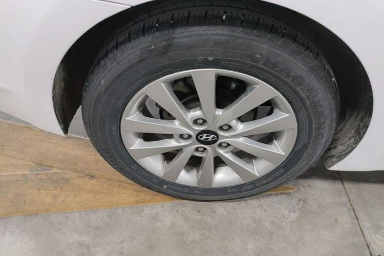 Used Hyundai Mistra 2014 1.8L Automatic Smart GLS Right Rear Wheel Hub