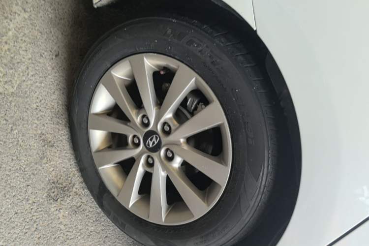 Used Hyundai Mistra 2014 1.8L Automatic Smart GLS Right Rear Wheel Hub