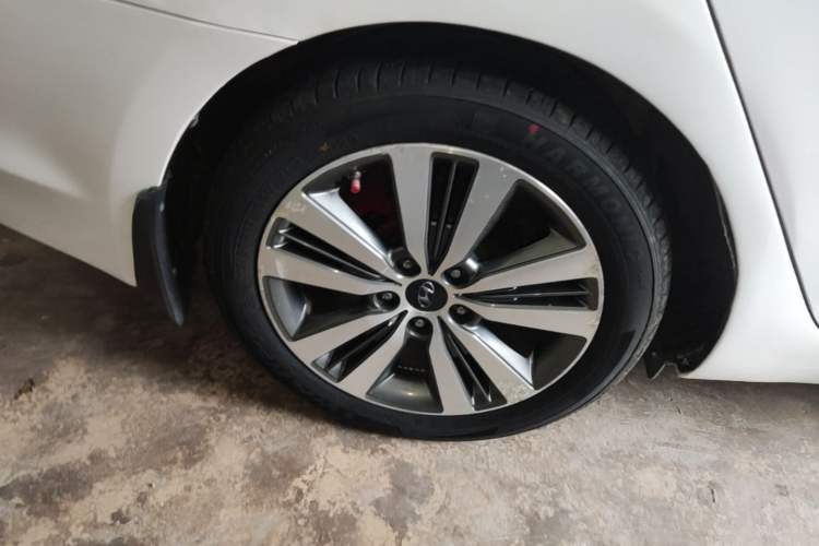Used Hyundai Mistra 2014 1.8L Automatic Deluxe DLX Model Right Rear Wheel Hub