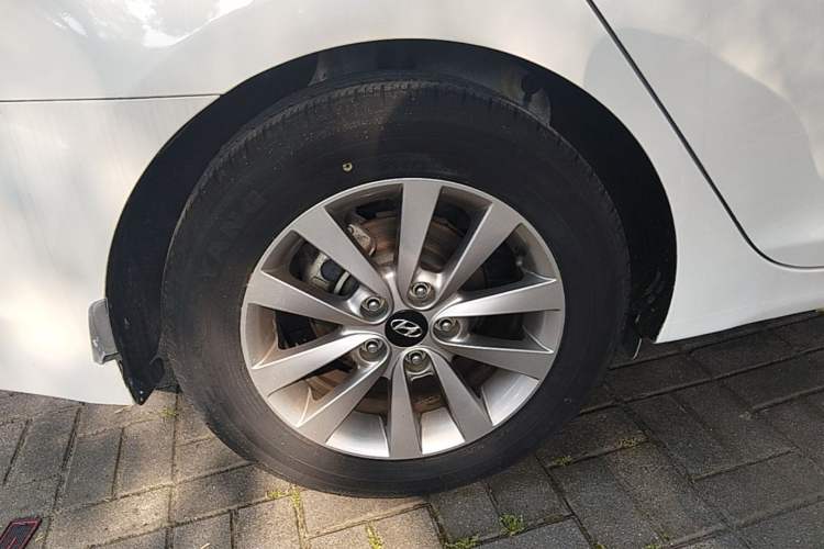 Used Hyundai Mistra 2014 1.8L Automatic Smart GLS Right Rear Wheel Hub