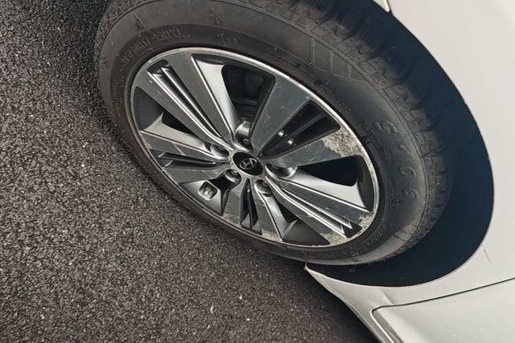 Used Hyundai Mistra 2014 1.8L Automatic Deluxe DLX Model Right Rear Wheel Hub