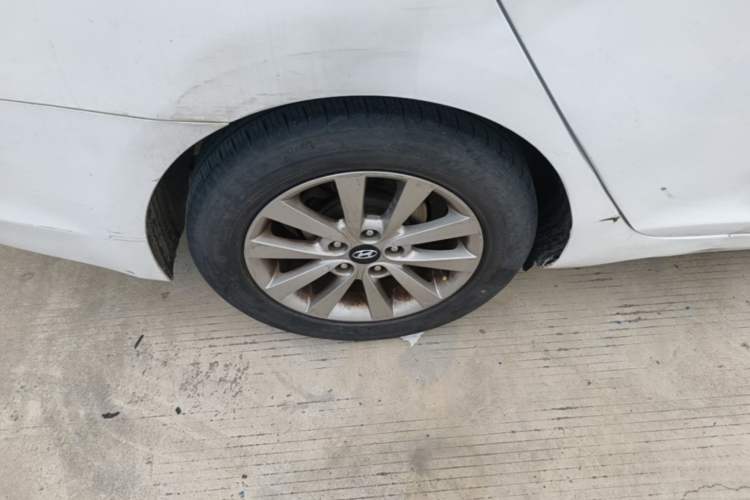 Used Hyundai Mistra 2014 1.8L Manual Comfort GL Model Right Rear Wheel Hub
