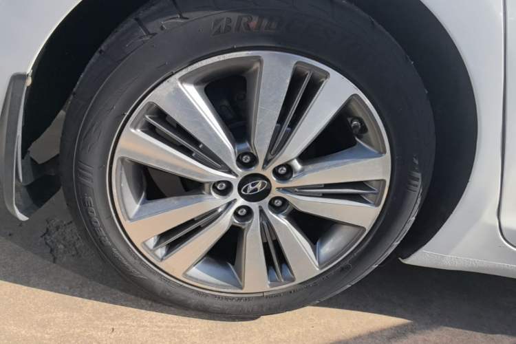 Used Hyundai Mistra 2014 1.8L Automatic Deluxe DLX Model Right Rear Wheel Hub