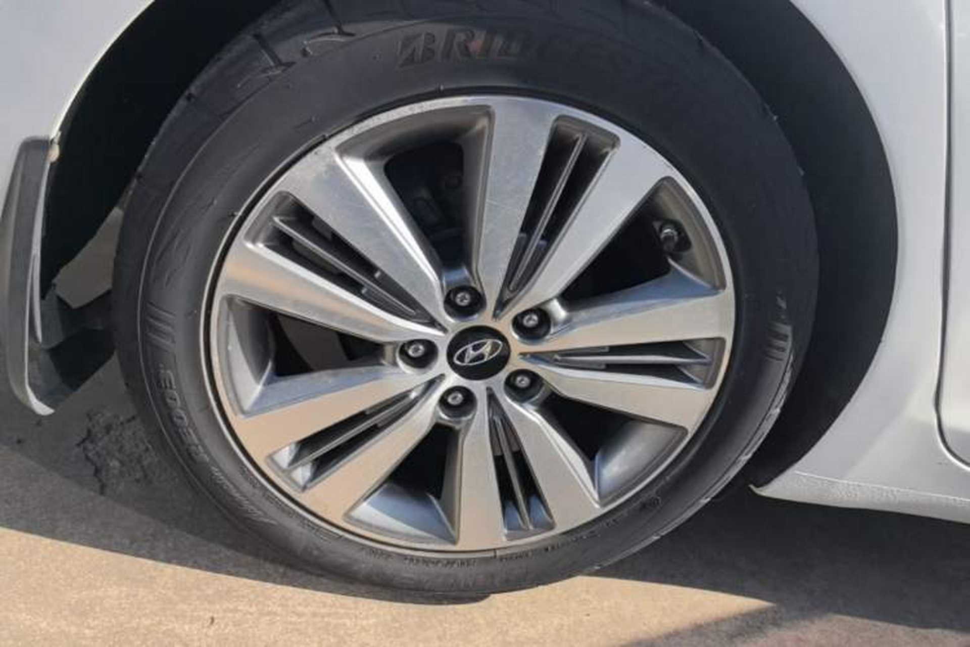 Used Hyundai Mistra 2014 1.8L Automatic Deluxe DLX Model Right Rear Wheel Hub
