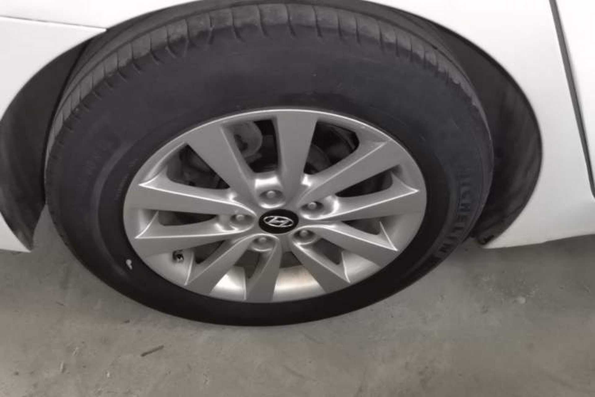 Used Hyundai Mistra 2014 1.8L Automatic Smart GLS Right Rear Wheel Hub