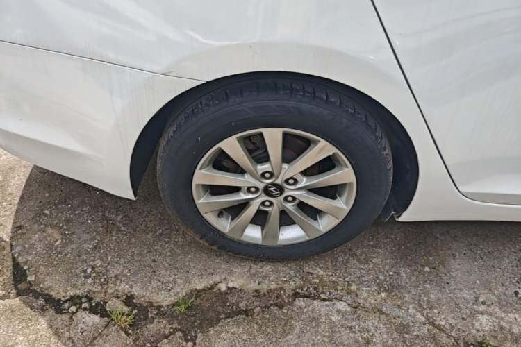 Used Hyundai Mistra 2014 1.8L Automatic Smart GLS Right Rear Wheel Hub
