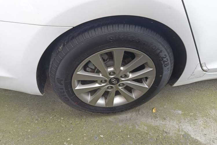 Used Hyundai Mistra 2014 1.8L Automatic Smart GLS Right Rear Wheel Hub