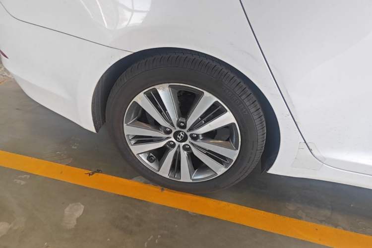 Used Hyundai Mistra 2014 1.8L Automatic Deluxe DLX Model Right Rear Wheel Hub