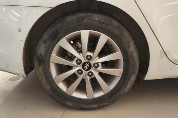 Used Hyundai Mistra 2014 1.8L Automatic Smart GLS Right Rear Wheel Hub
