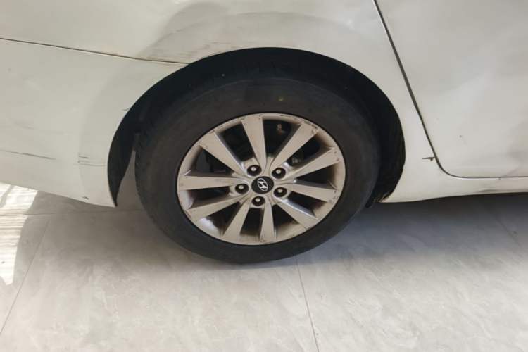 Used Hyundai Mistra 2014 1.8L Manual Comfort GL Model Right Rear Wheel Hub