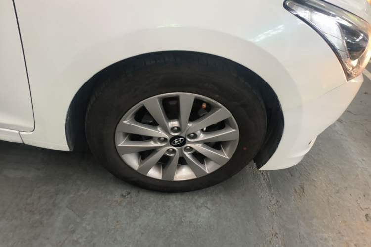 Used Hyundai Mistra 2014 1.8L Automatic Smart GLS Right Rear Wheel Hub