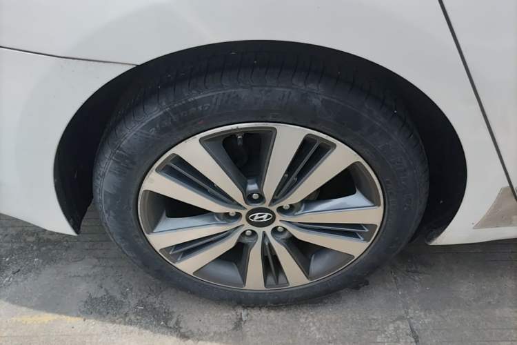 Used Hyundai Mistra 2014 1.8L Automatic Deluxe DLX Model Right Rear Wheel Hub