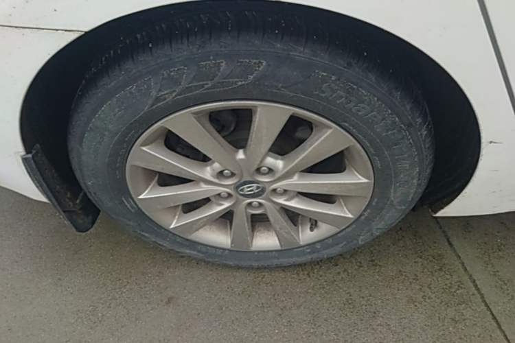 Used Hyundai Mistra 2014 1.8L Automatic Smart GLS Right Rear Wheel Hub