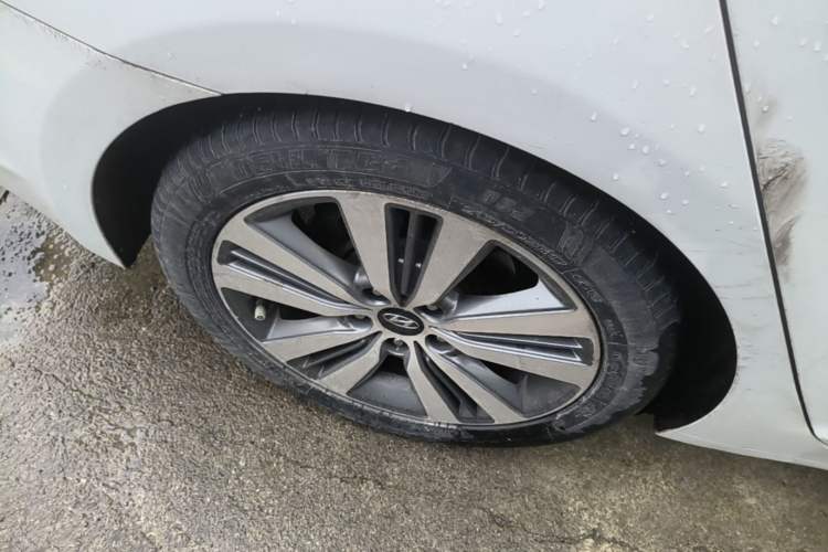 Used Hyundai Mistra 2014 1.8L Automatic Deluxe DLX Model Right Rear Wheel Hub