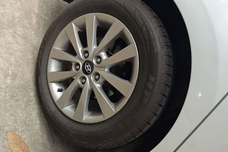 Used Hyundai Mistra 2014 1.8L Automatic Smart GLS Right Rear Wheel Hub