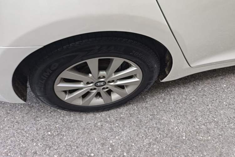 Used Hyundai Mistra 2014 1.8L Automatic Smart GLS Right Rear Wheel Hub