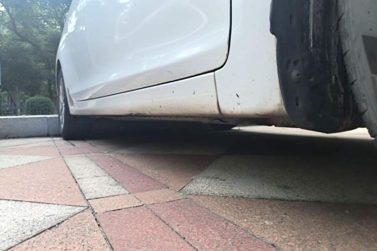 Used Hyundai Mistra 2014 1.8L Automatic Smart GLS Right Side Sill
