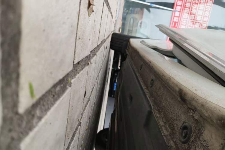Used Hyundai Mistra 2014 1.8L Automatic Deluxe DLX Model Right Side Sill