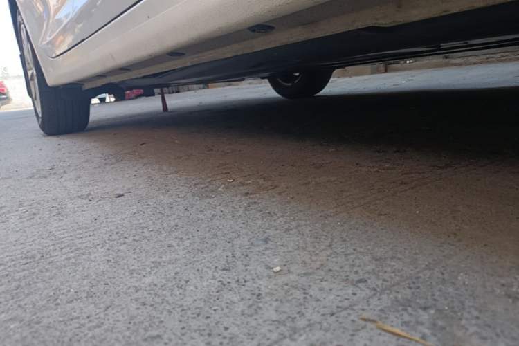 Used Hyundai Mistra 2014 1.8L Manual Comfort GL Model Right Side Sill