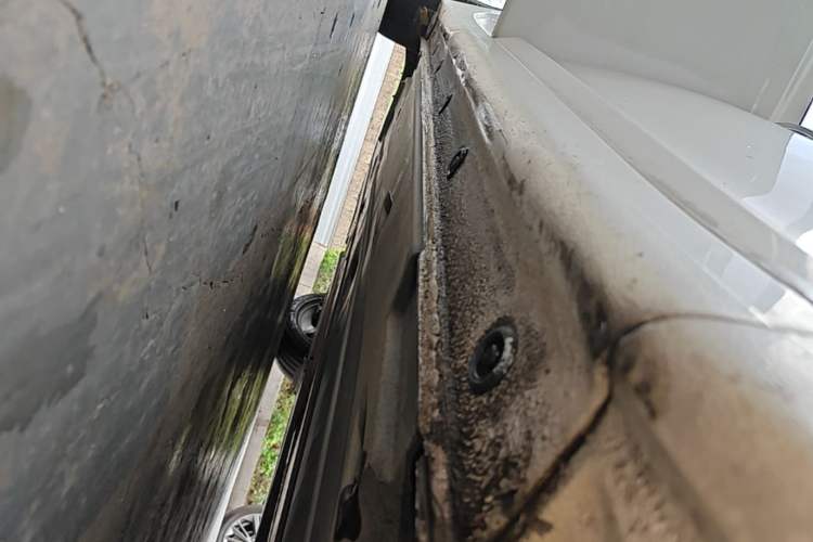 Used Hyundai Mistra 2014 1.8L Automatic Deluxe DLX Model Right Side Sill