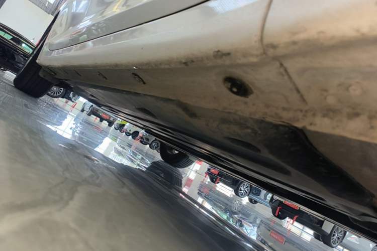 Used Hyundai Mistra 2014 1.8L Manual Comfort GL Model Right Side Sill