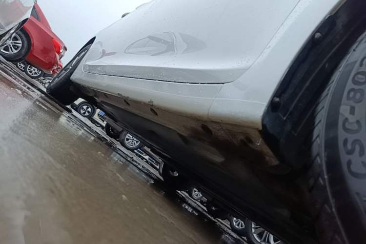 Used Hyundai Mistra 2014 1.8L Automatic Smart GLS Right Side Sill