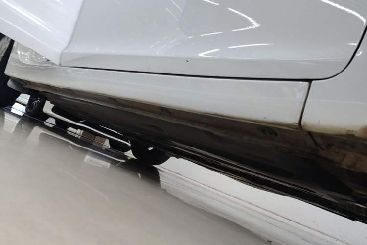 Used Hyundai Mistra 2014 1.8L Automatic Smart GLS Right Side Sill