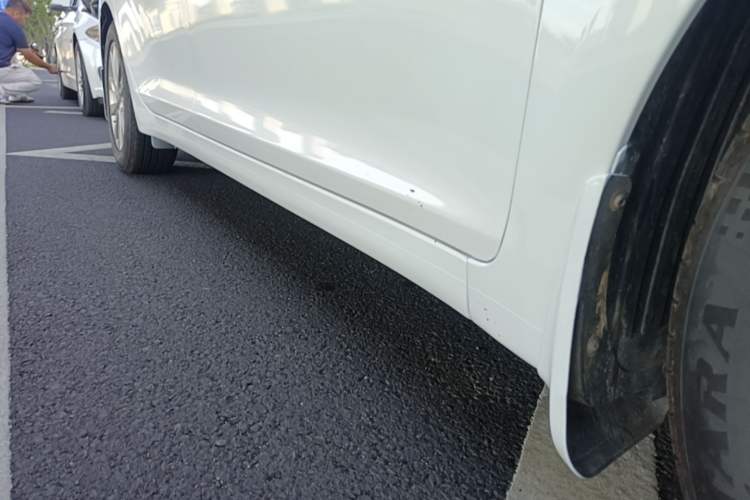 Used Hyundai Mistra 2014 1.8L Automatic Smart GLS Right Side Sill